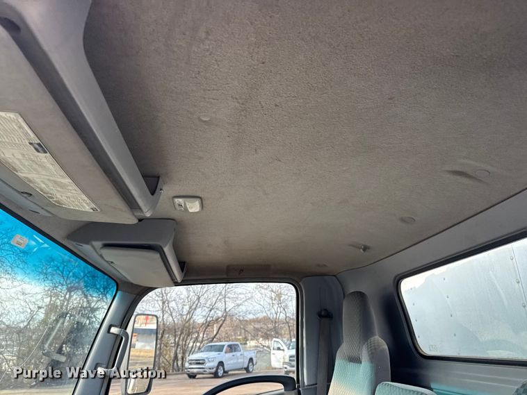 image for item EU4018 2009 Isuzu NPR box truck