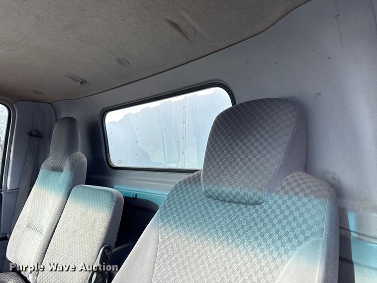 image for item EU4018 2009 Isuzu NPR box truck