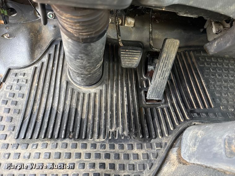 image for item EU4018 2009 Isuzu NPR box truck