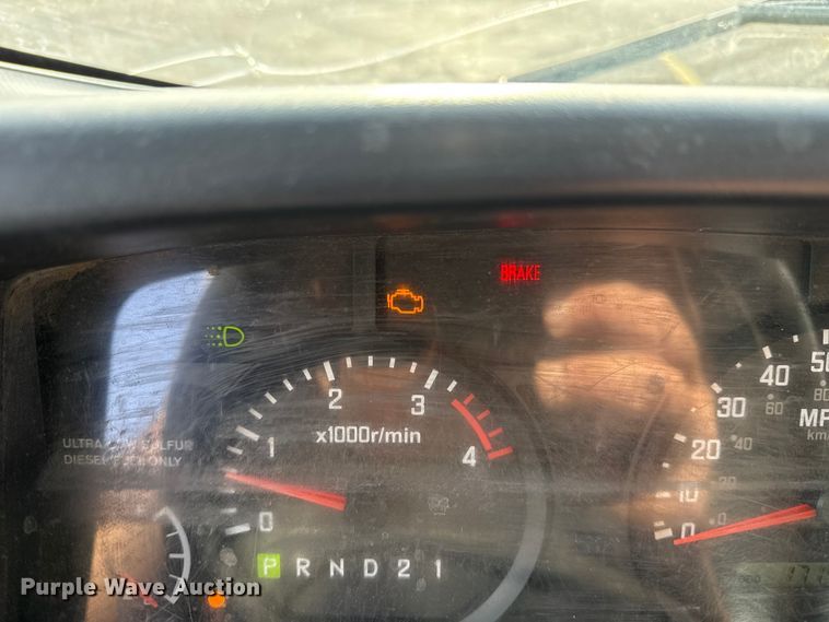 image for item EU4018 2009 Isuzu NPR box truck