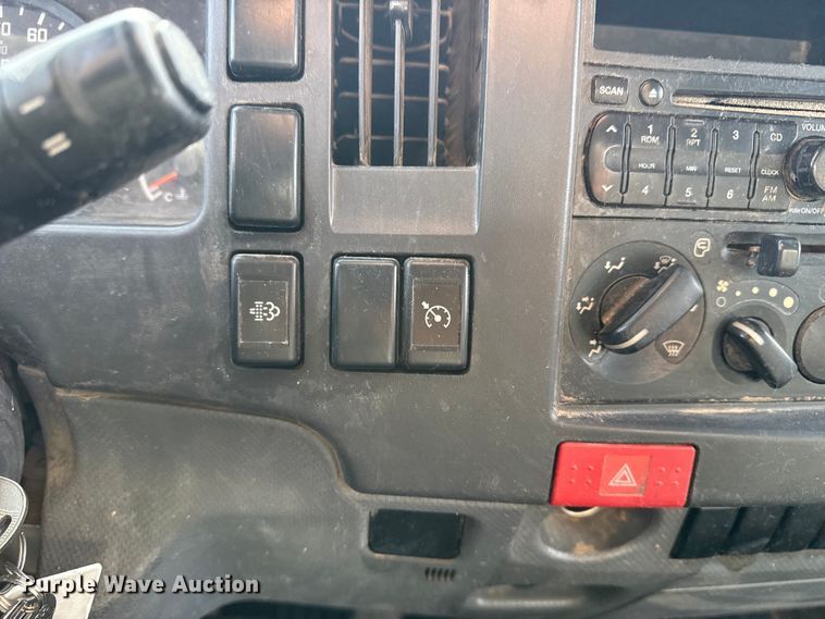 image for item EU4018 2009 Isuzu NPR box truck