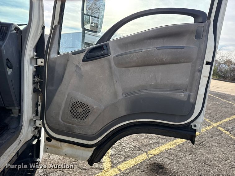 image for item EU4018 2009 Isuzu NPR box truck