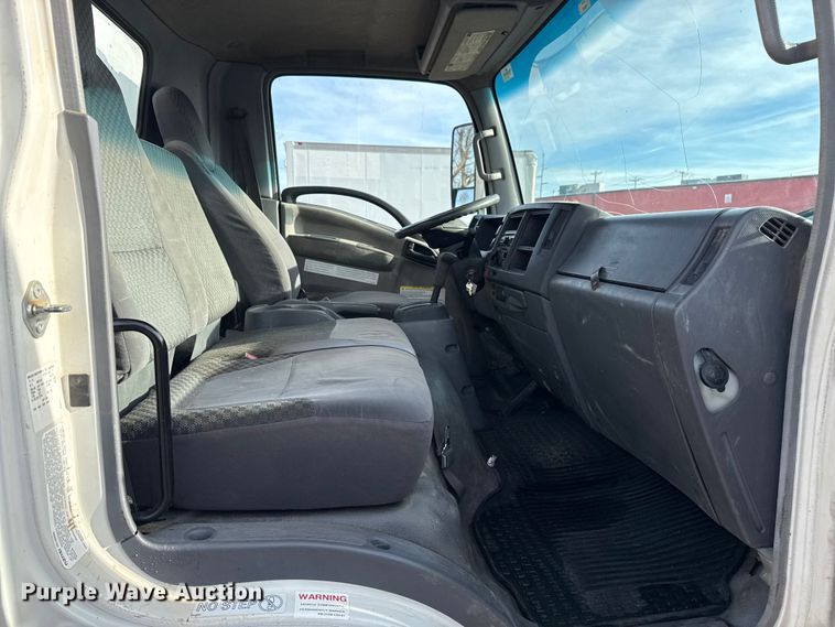 image for item EU4018 2009 Isuzu NPR box truck