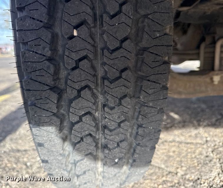 image for item EU4018 2009 Isuzu NPR box truck