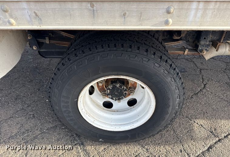 image for item EU4018 2009 Isuzu NPR box truck