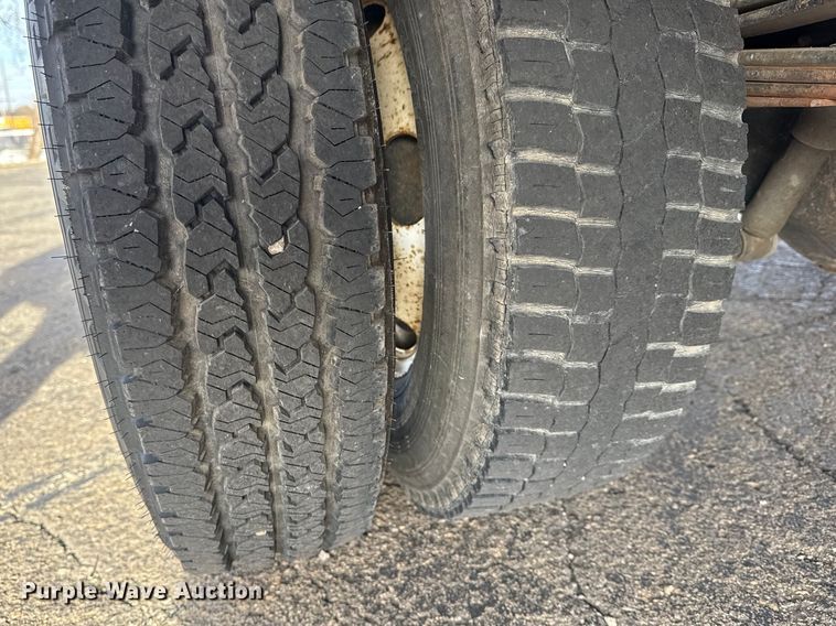 image for item EU4018 2009 Isuzu NPR box truck