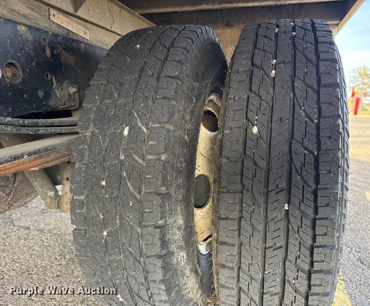 image for item EU4018 2009 Isuzu NPR box truck