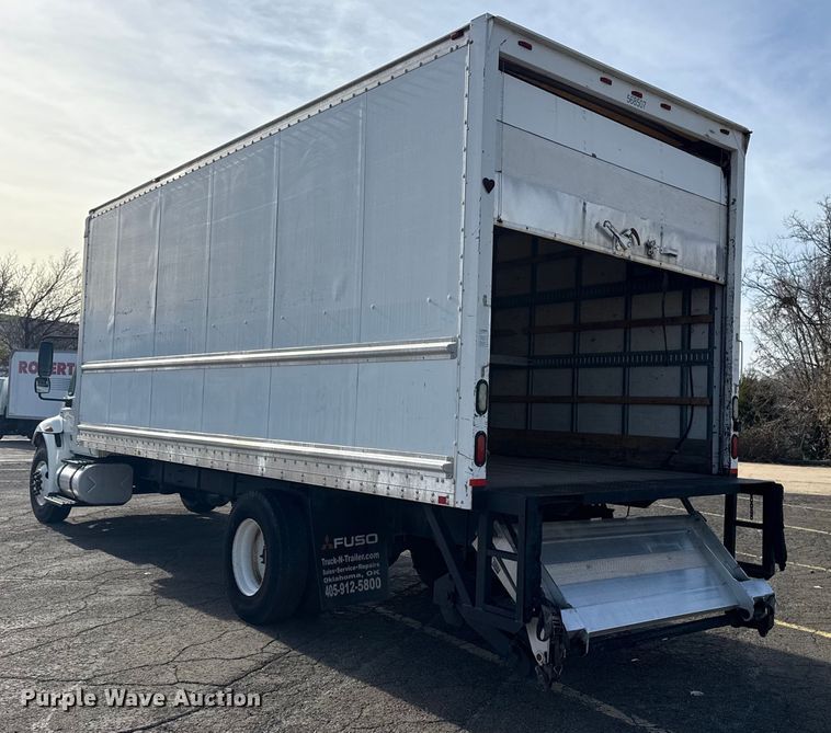 image for item EU4019 2010 International 4300 box truck