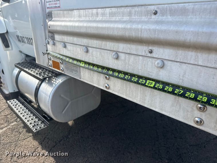 image for item EU4019 2010 International 4300 box truck