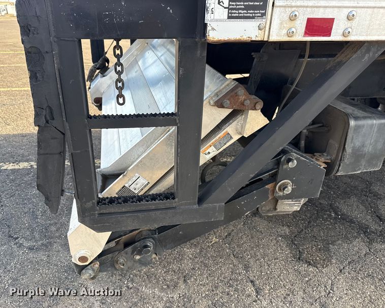 image for item EU4019 2010 International 4300 box truck