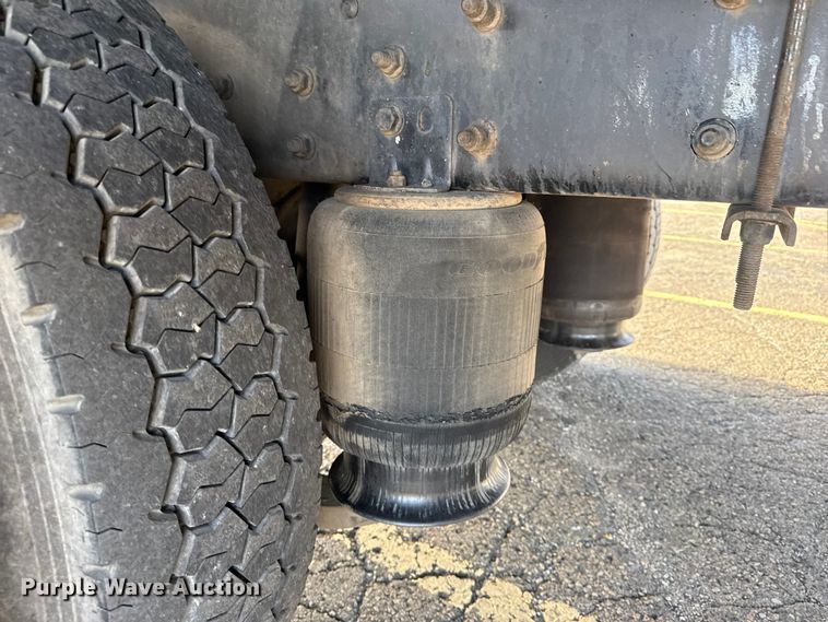 image for item EU4019 2010 International 4300 box truck