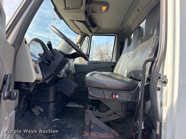 image for item EU4019 2010 International 4300 box truck