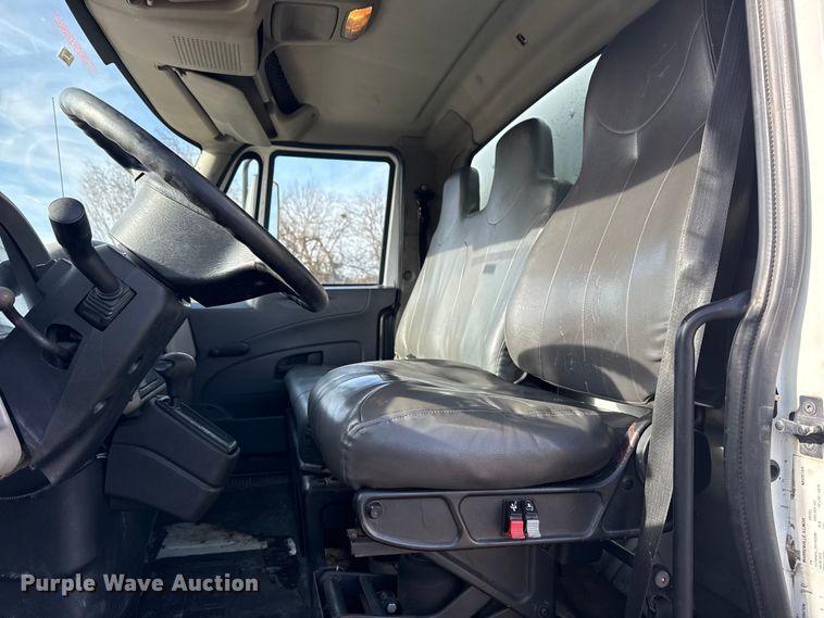 image for item EU4019 2010 International 4300 box truck