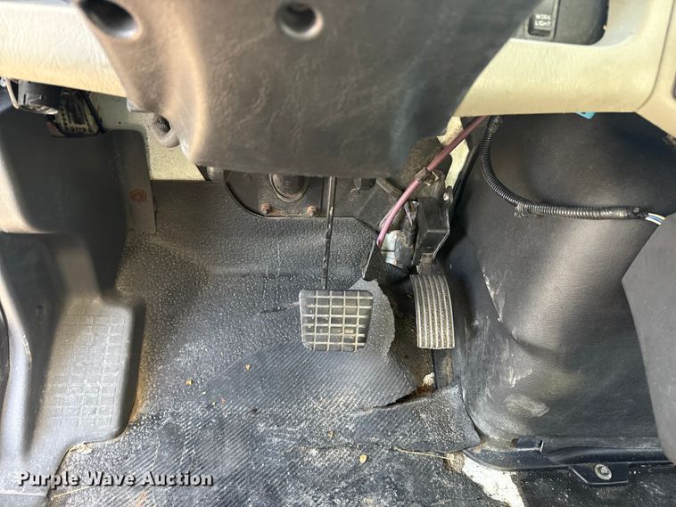 image for item EU4019 2010 International 4300 box truck