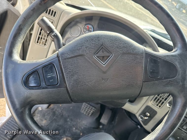 image for item EU4019 2010 International 4300 box truck