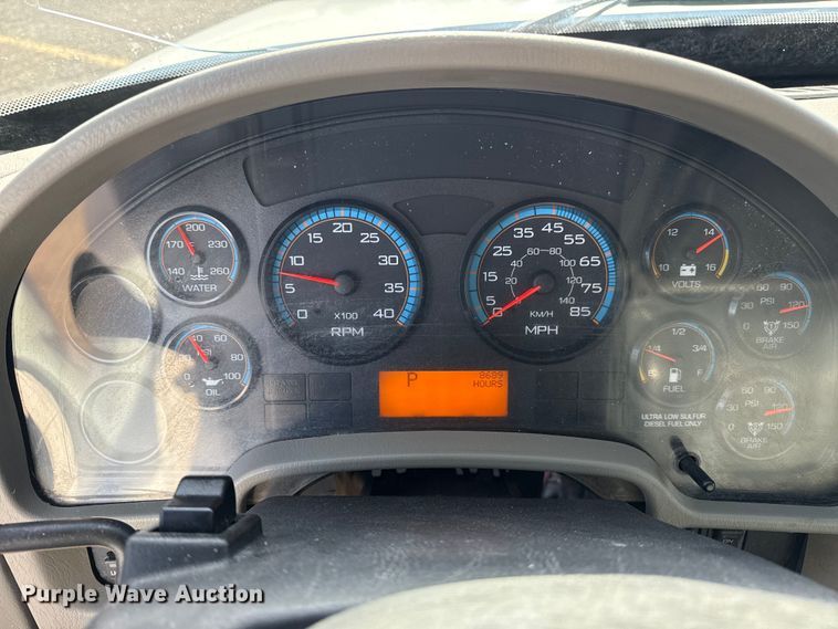 image for item EU4019 2010 International 4300 box truck