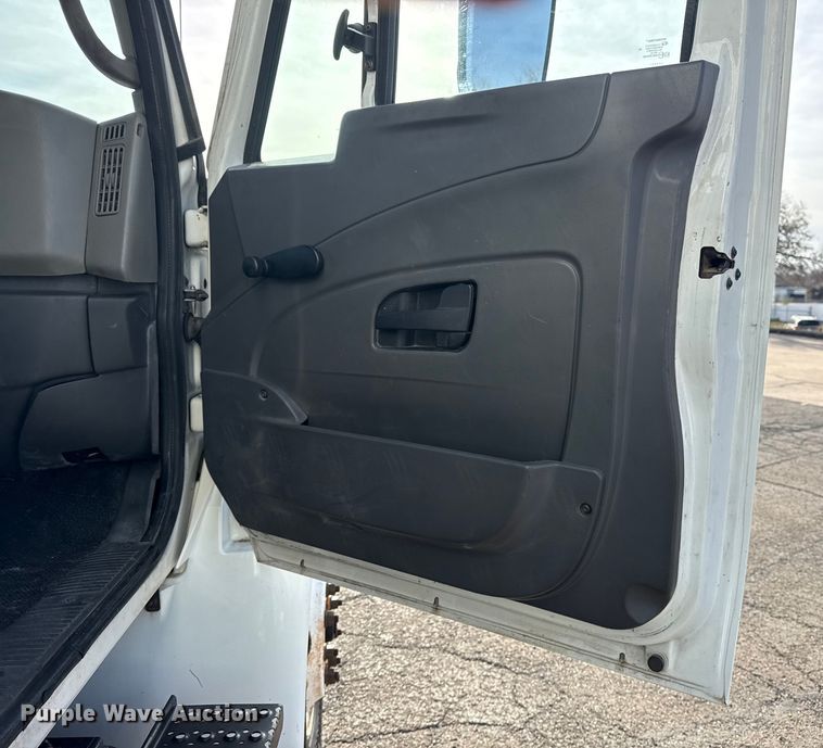 image for item EU4019 2010 International 4300 box truck