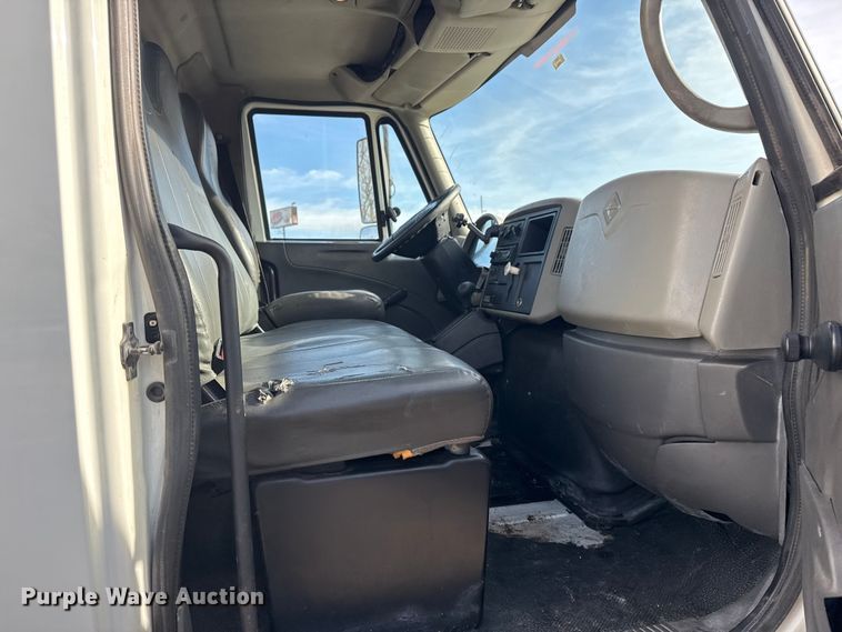 image for item EU4019 2010 International 4300 box truck