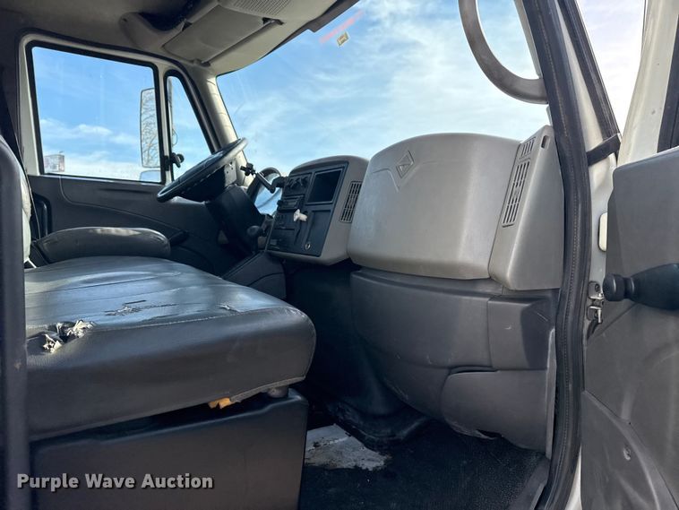 image for item EU4019 2010 International 4300 box truck