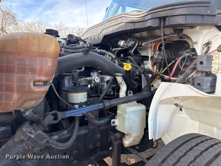 image for item EU4019 2010 International 4300 box truck