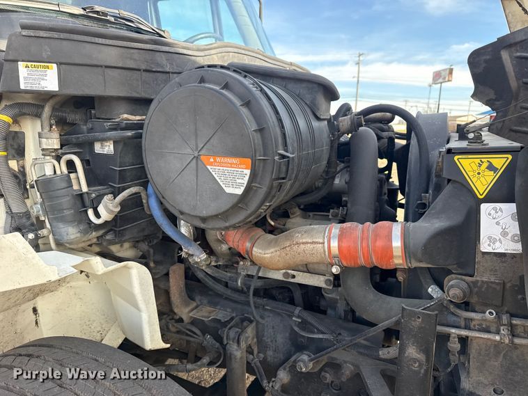 image for item EU4019 2010 International 4300 box truck