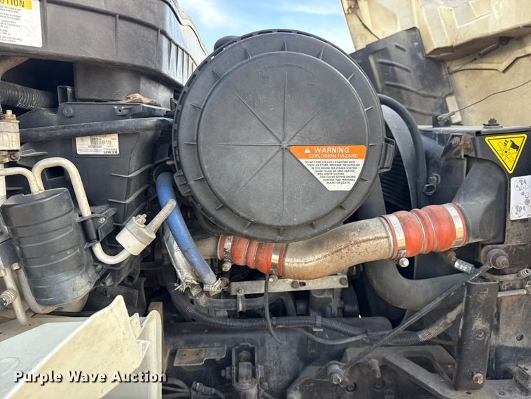 image for item EU4019 2010 International 4300 box truck