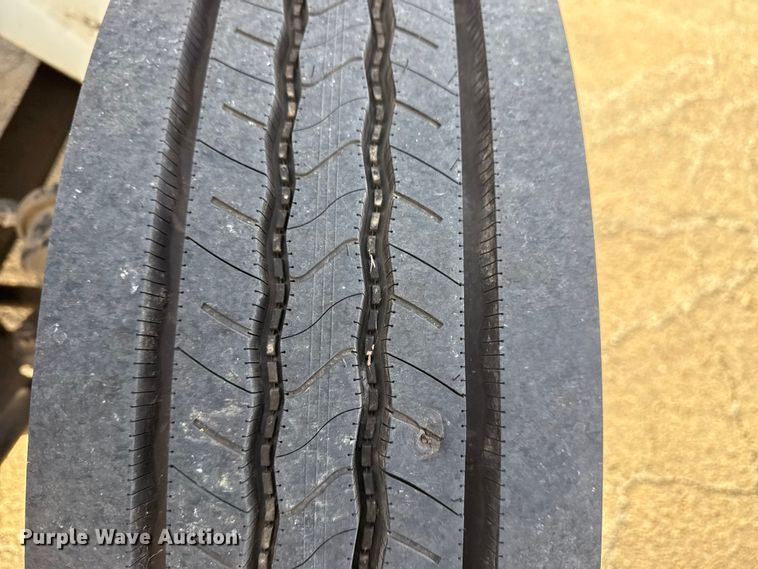 image for item EU4019 2010 International 4300 box truck