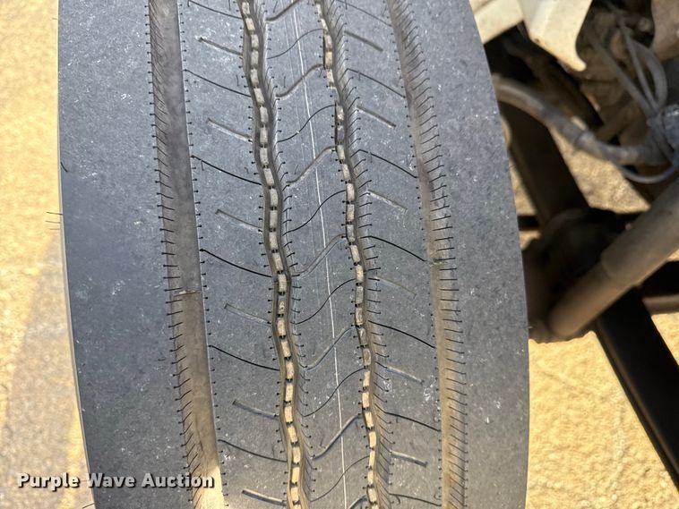 image for item EU4019 2010 International 4300 box truck