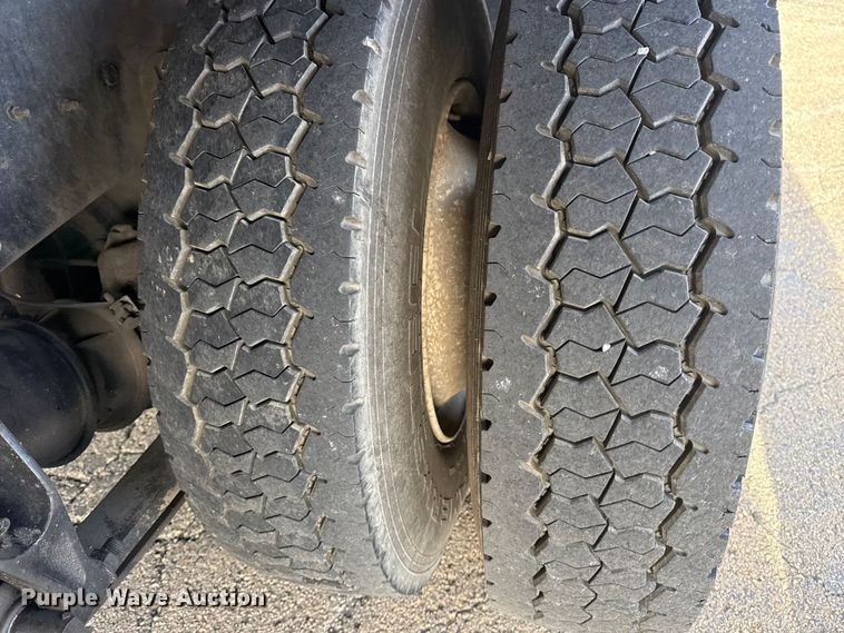 image for item EU4019 2010 International 4300 box truck