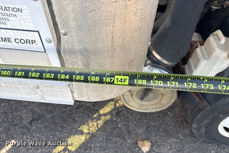 image for item EU4020 2001 Chevrolet W3500 box truck