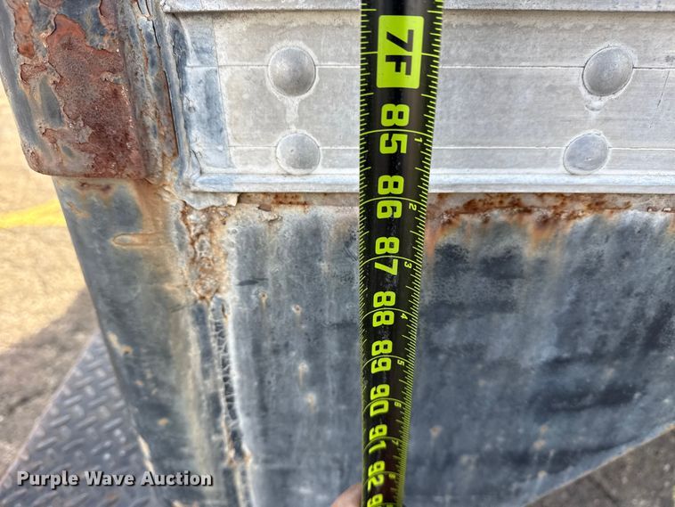 image for item EU4020 2001 Chevrolet W3500 box truck