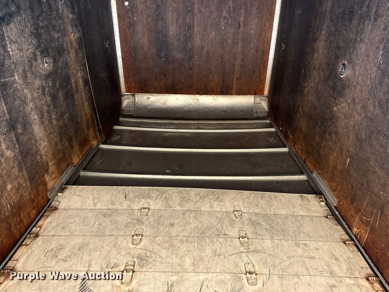 image for item EU4020 2001 Chevrolet W3500 box truck