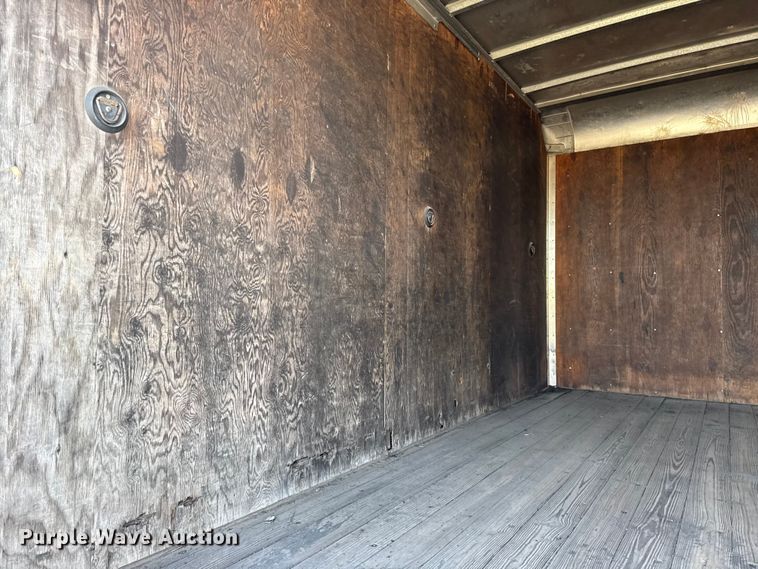 image for item EU4020 2001 Chevrolet W3500 box truck