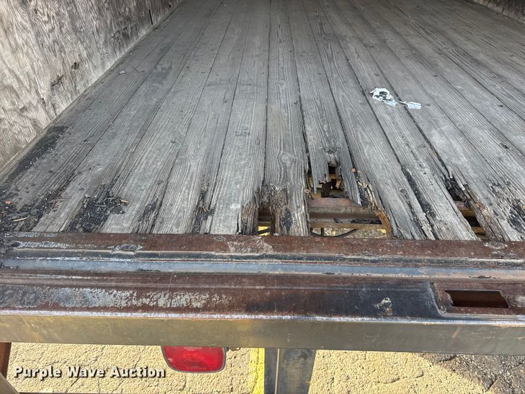 image for item EU4020 2001 Chevrolet W3500 box truck