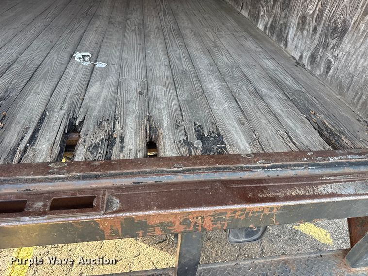 image for item EU4020 2001 Chevrolet W3500 box truck