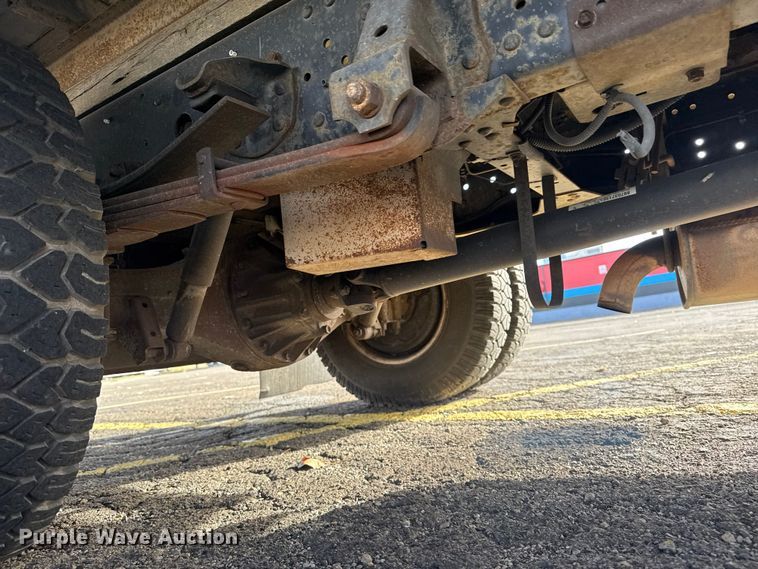 image for item EU4020 2001 Chevrolet W3500 box truck