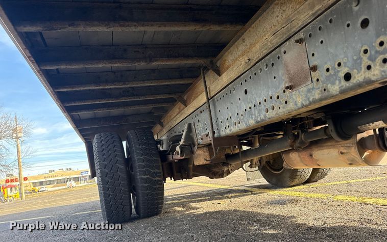 image for item EU4020 2001 Chevrolet W3500 box truck