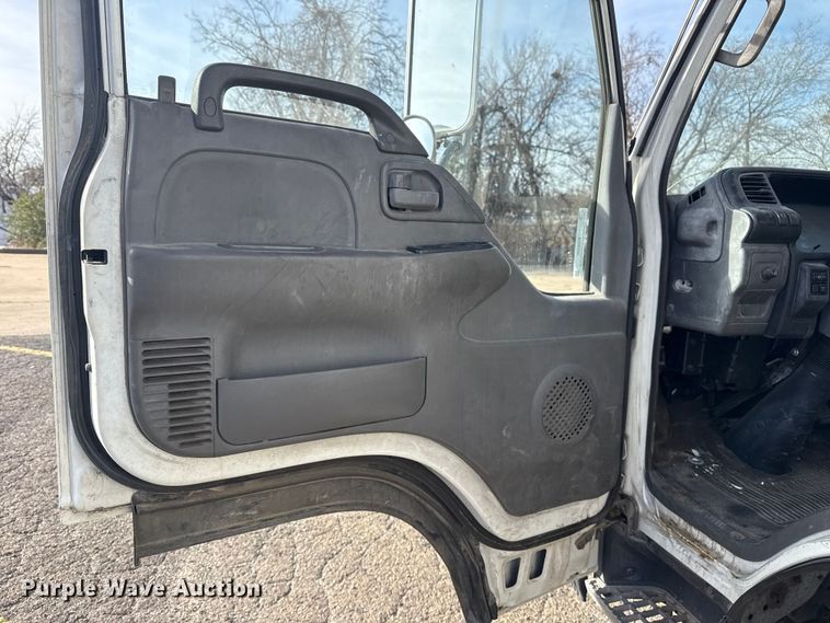 image for item EU4020 2001 Chevrolet W3500 box truck