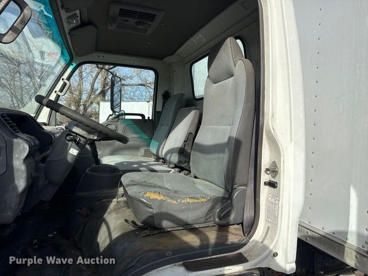 image for item EU4020 2001 Chevrolet W3500 box truck