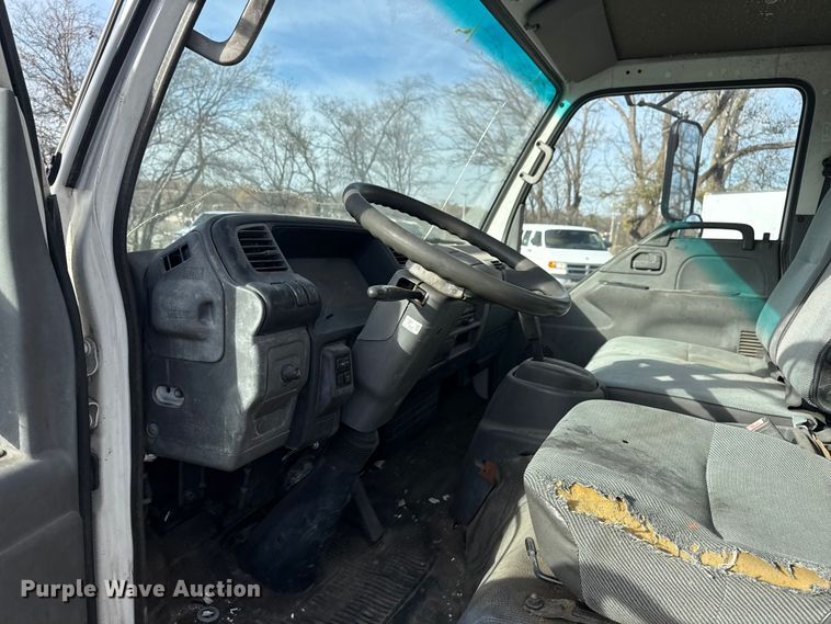 image for item EU4020 2001 Chevrolet W3500 box truck