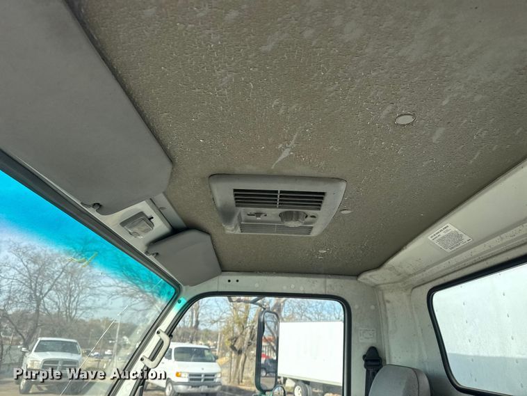 image for item EU4020 2001 Chevrolet W3500 box truck