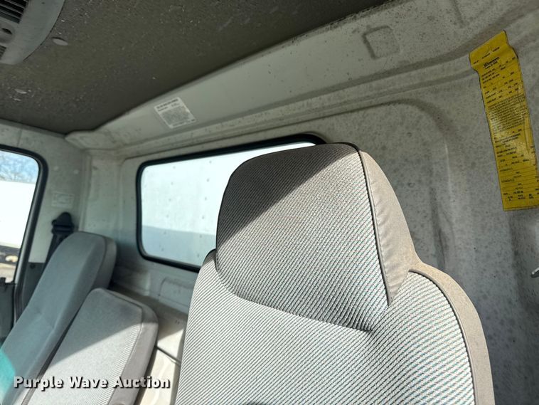 image for item EU4020 2001 Chevrolet W3500 box truck