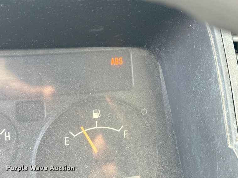 image for item EU4020 2001 Chevrolet W3500 box truck