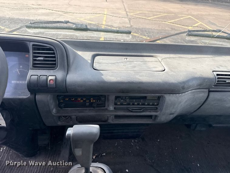 image for item EU4020 2001 Chevrolet W3500 box truck