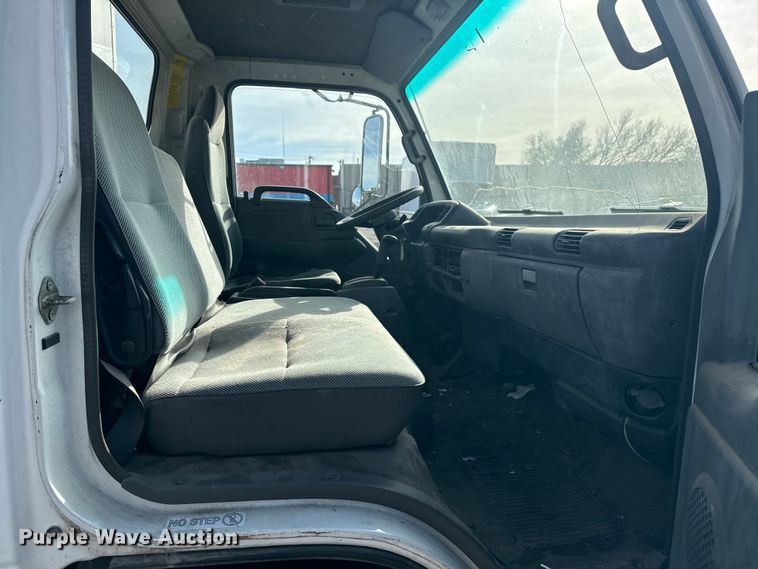 image for item EU4020 2001 Chevrolet W3500 box truck