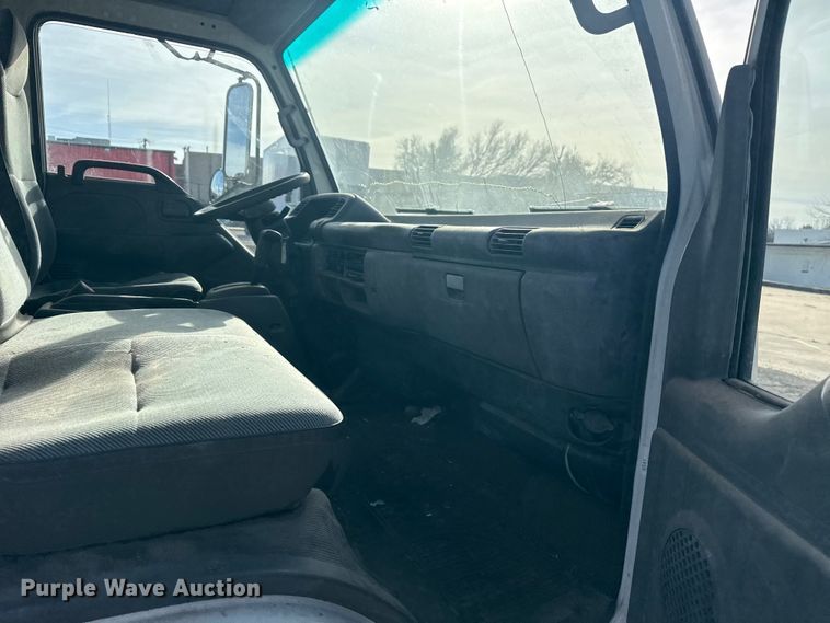 image for item EU4020 2001 Chevrolet W3500 box truck