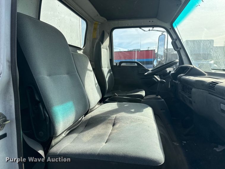 image for item EU4020 2001 Chevrolet W3500 box truck