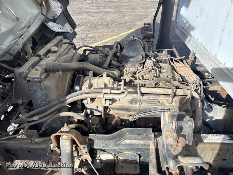 image for item EU4020 2001 Chevrolet W3500 box truck