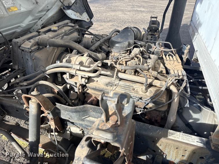 image for item EU4020 2001 Chevrolet W3500 box truck