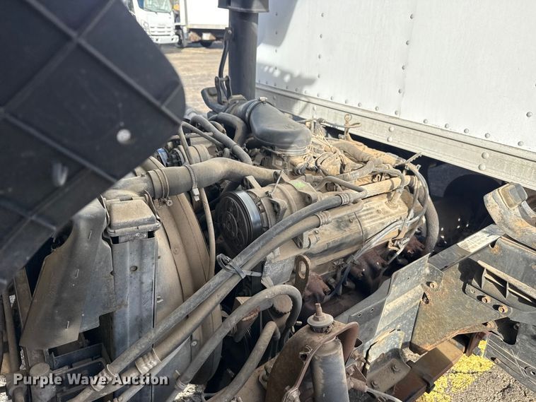 image for item EU4020 2001 Chevrolet W3500 box truck